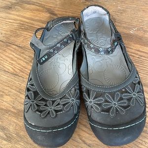 JBU flat sandals Size 8